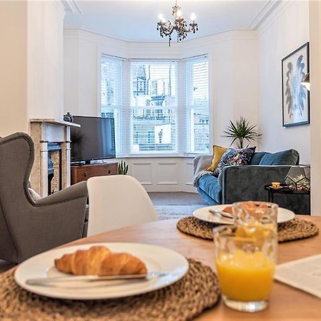 Perfectly Located 4 Storey Townhouse With 2 Parking Spaces In Central Harrogate Extérieur photo