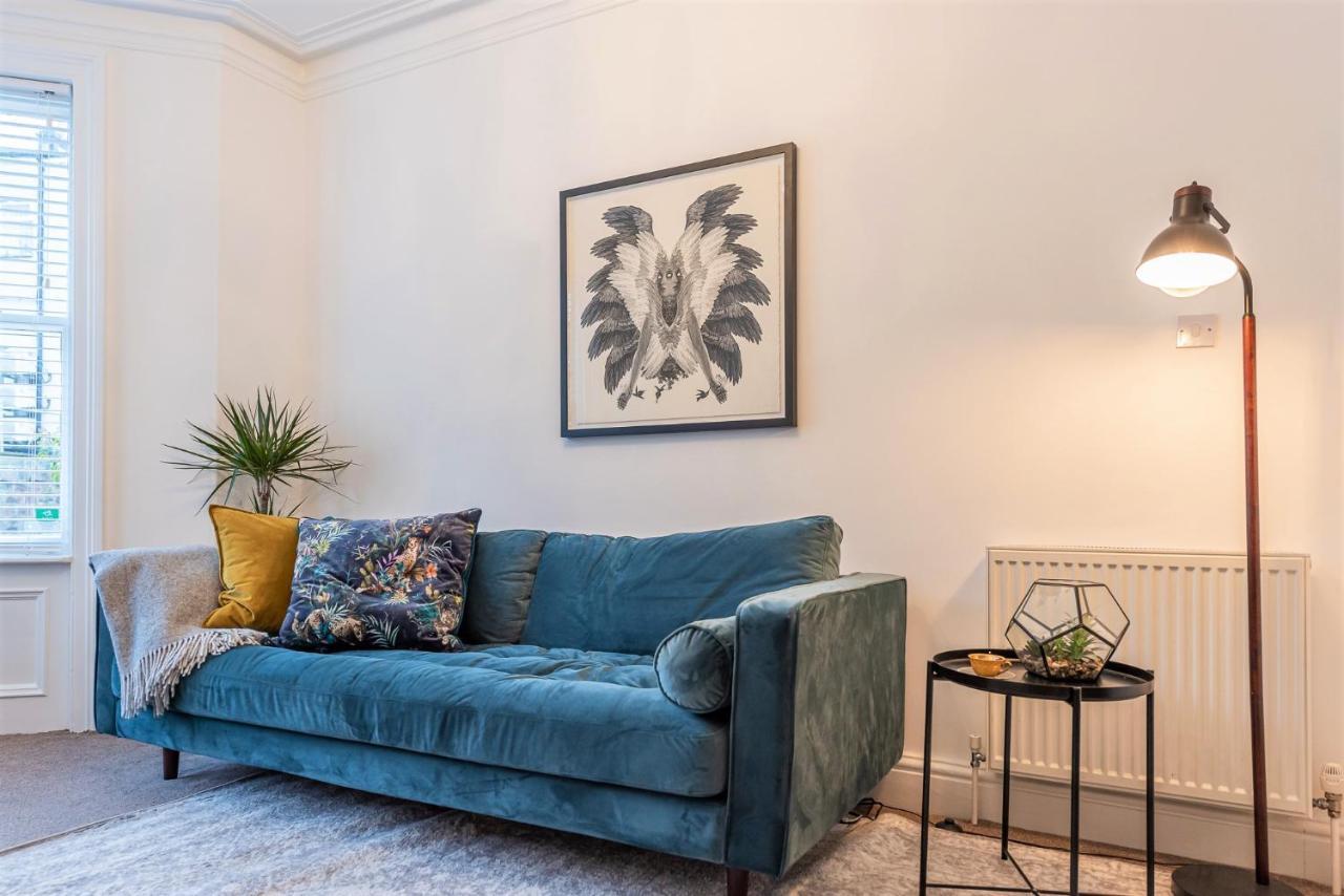 Perfectly Located 4 Storey Townhouse With 2 Parking Spaces In Central Harrogate Extérieur photo
