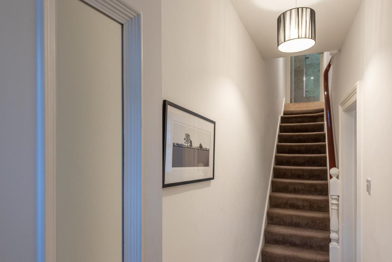 Perfectly Located 4 Storey Townhouse With 2 Parking Spaces In Central Harrogate Extérieur photo
