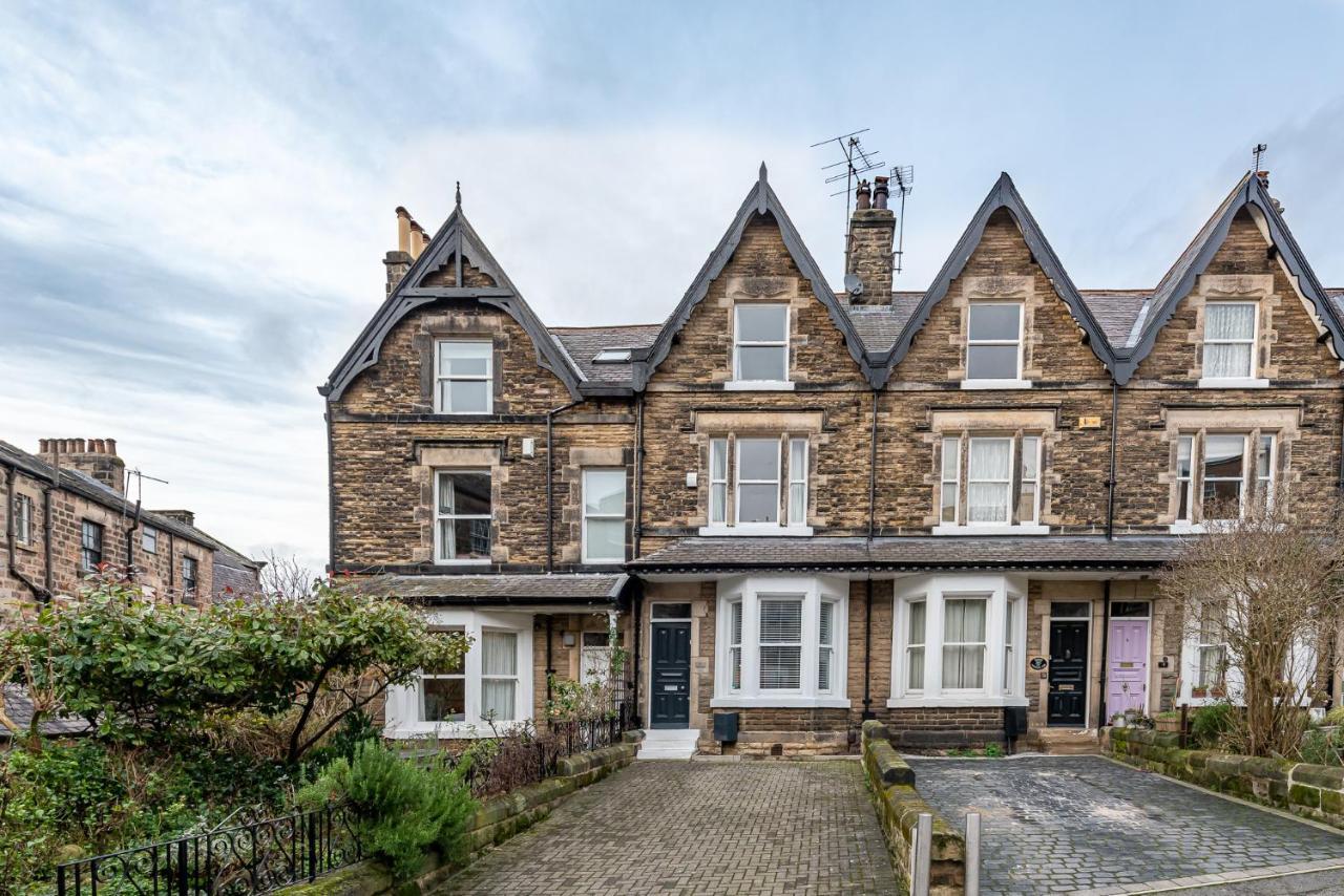 Perfectly Located 4 Storey Townhouse With 2 Parking Spaces In Central Harrogate Extérieur photo