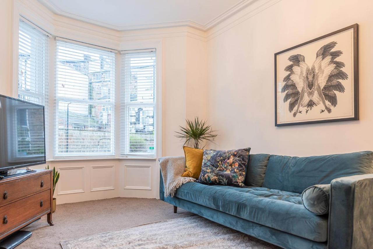 Perfectly Located 4 Storey Townhouse With 2 Parking Spaces In Central Harrogate Extérieur photo