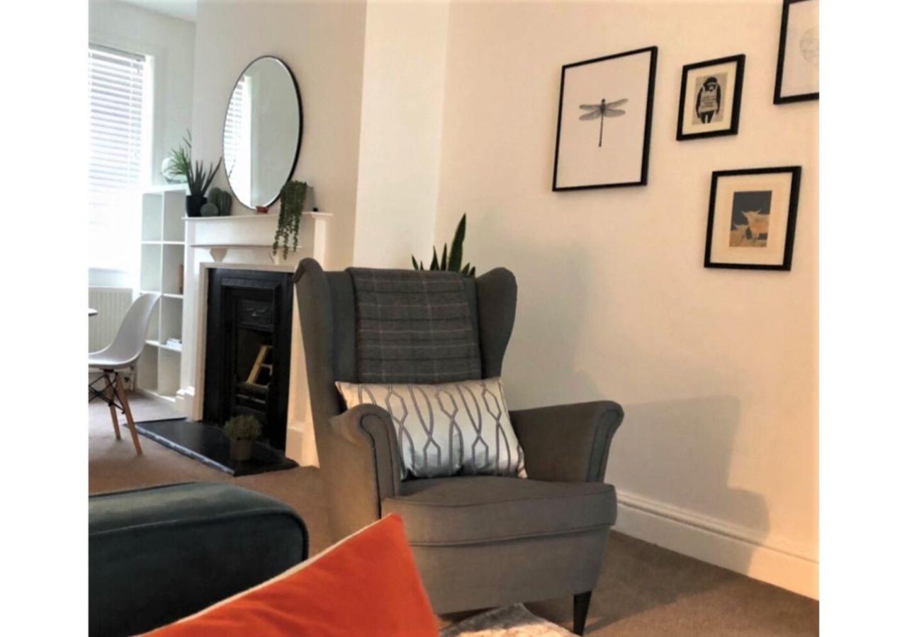 Perfectly Located 4 Storey Townhouse With 2 Parking Spaces In Central Harrogate Extérieur photo