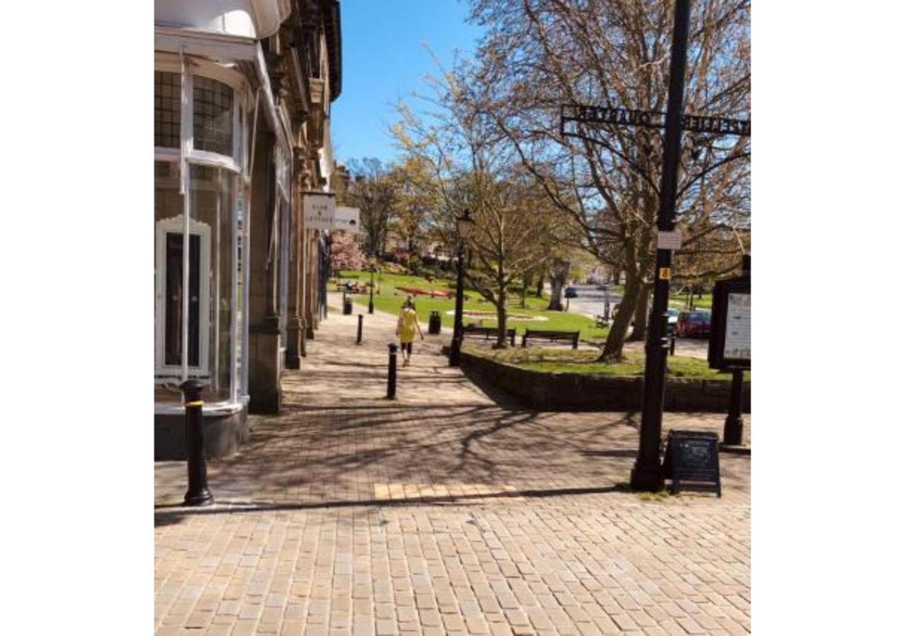 Perfectly Located 4 Storey Townhouse With 2 Parking Spaces In Central Harrogate Extérieur photo